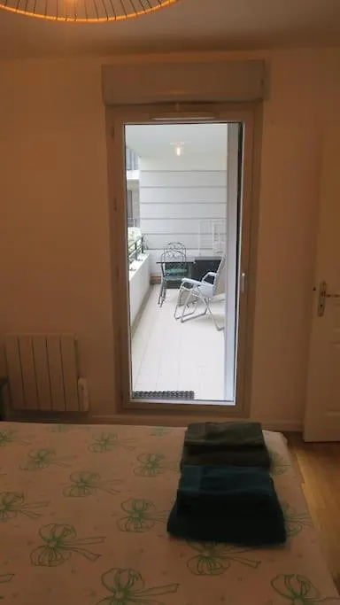 Appartement Confortable Calme Avec Terrasse Proche Metro - Accueil Personnel Lyon 0*,  Frankrike
