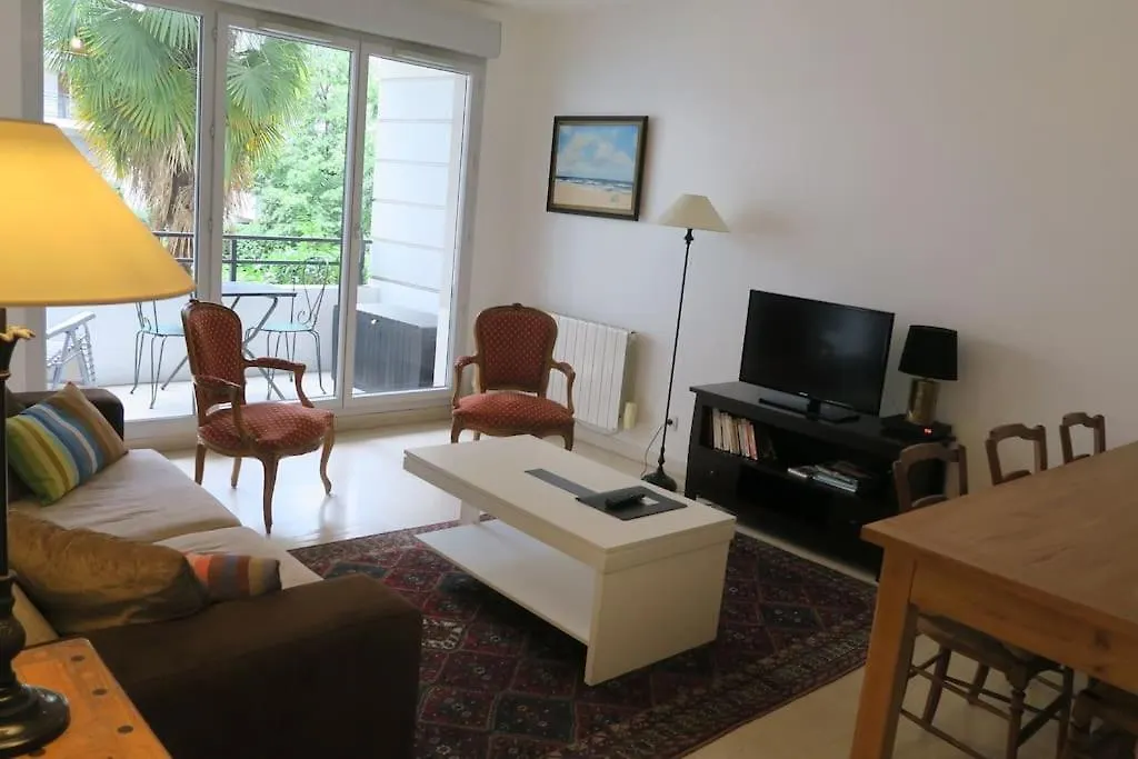 Appartement Confortable Calme Avec Terrasse Proche Metro - Accueil Personnel Lyon